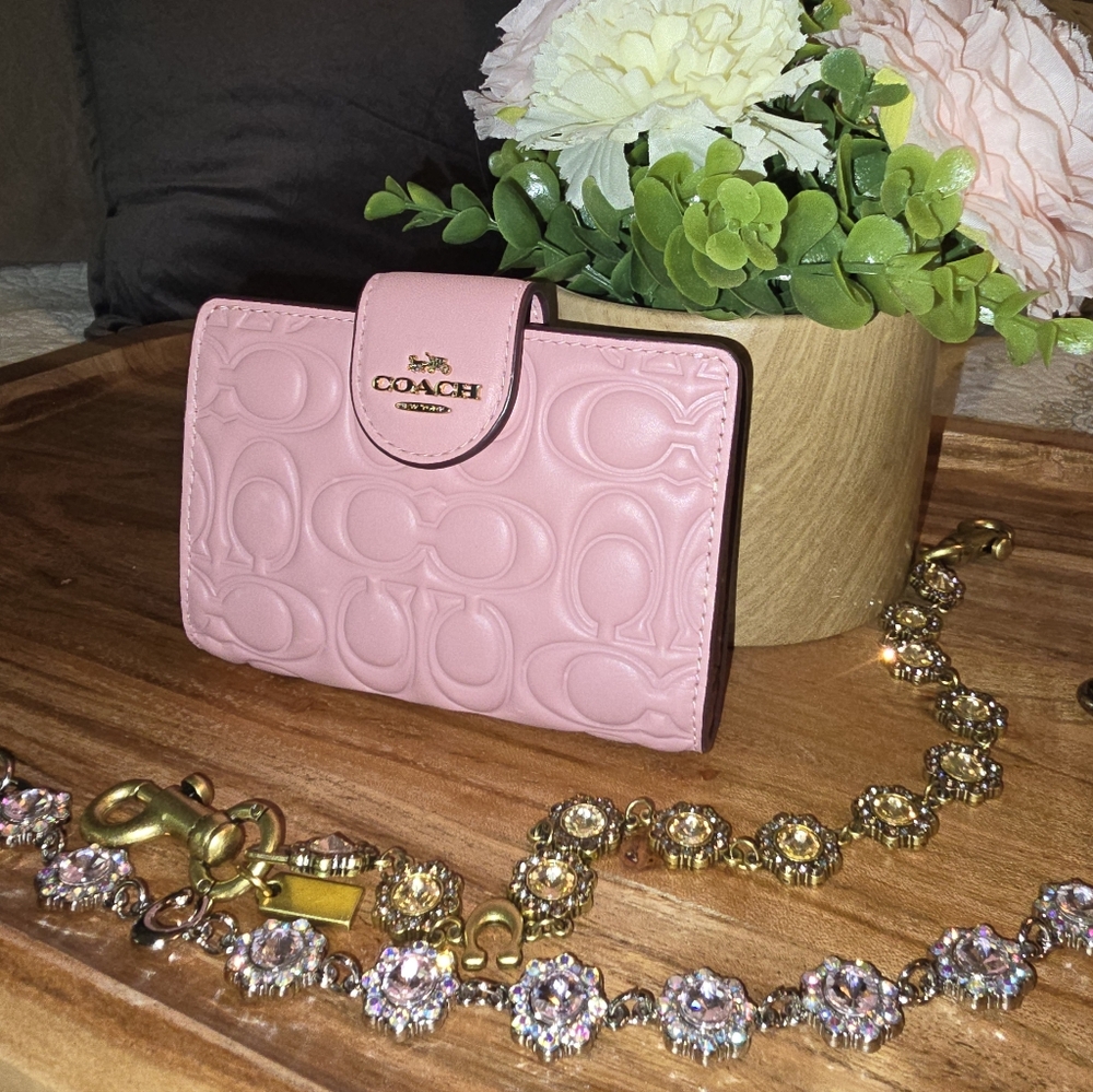 NWT Coach Medium Corner Zip Wallet In PINK PETAL Embossed Signature Leather